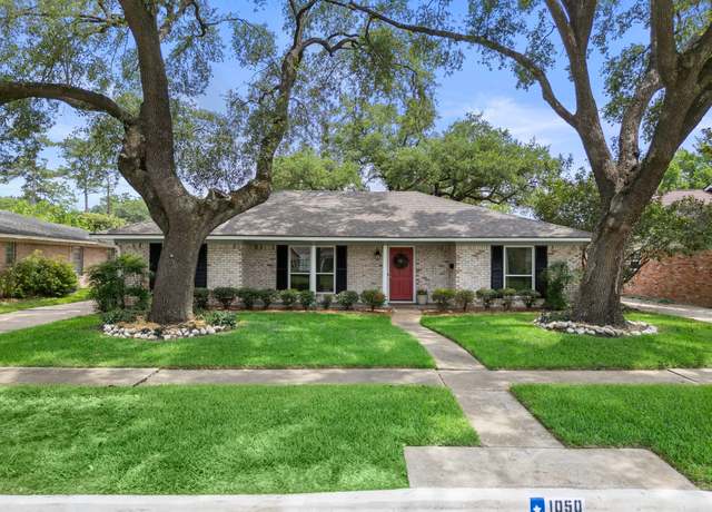 Property at 1050 Cottage Oak Ln, Houston, TX 77091, 3 beds, 2 baths