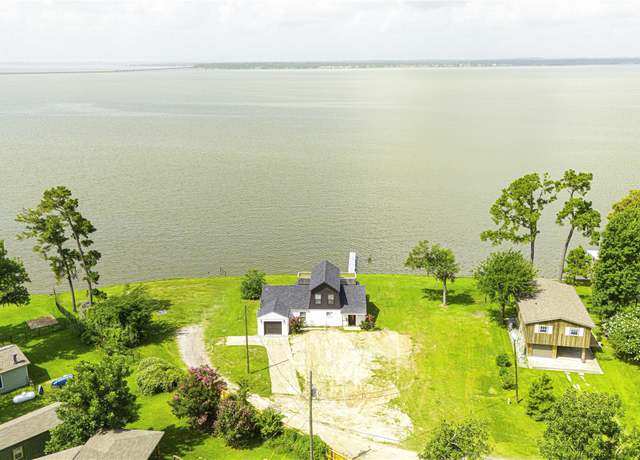 Property at 810 W Cattle Dr, Onalaska, TX 77360, 4 beds, 3 baths