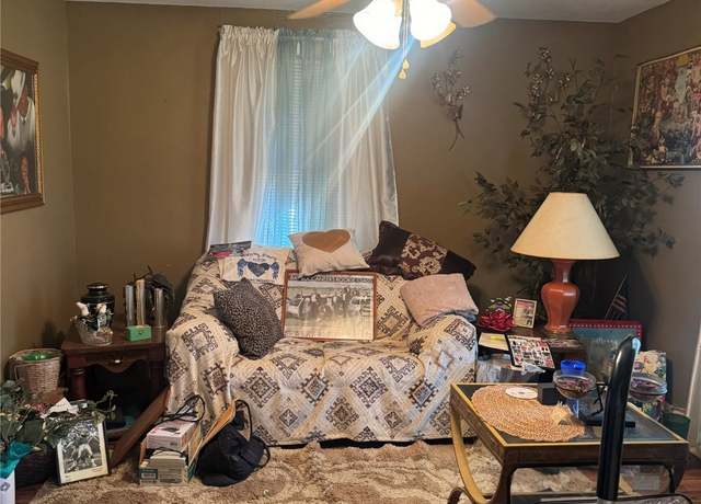 Property at 113 Lake Rd, La Marque, TX 77568, 3 beds, 1 bath
