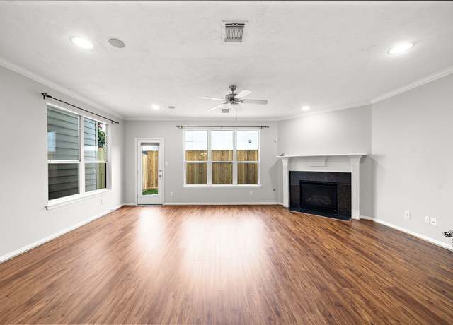 Property at 1517 Asbury St, Houston, TX 77007, 3 beds, 2.5 baths