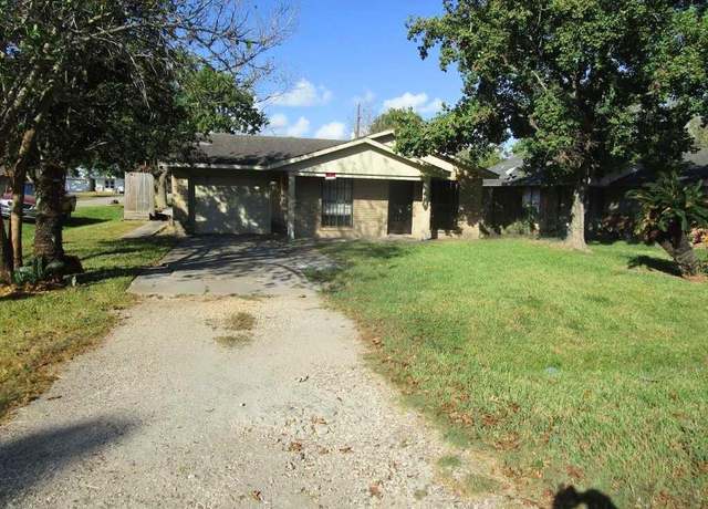 Property at 601 N 12th St, La Porte, TX 77571, 3 beds, 1.5 baths