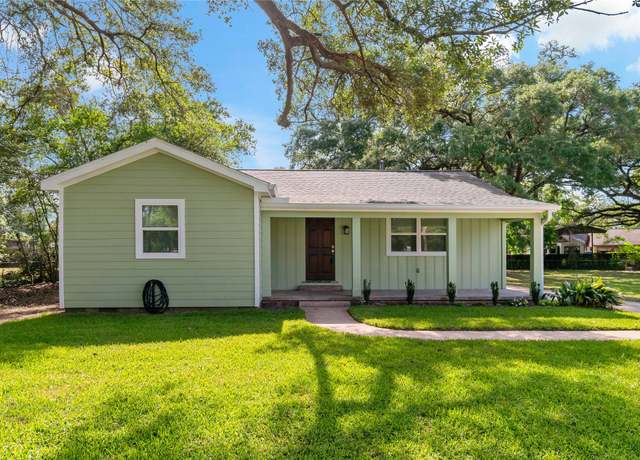 Property at 1827 N San Jacinto, Liberty, TX 77575, 3 beds, 2 baths