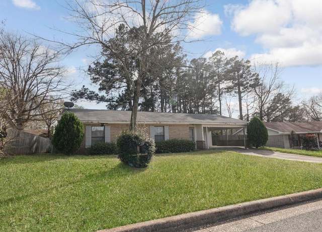 Property at 827 Scarlet Oak St, Nacogdoches, TX 75964, 3 beds, 2 baths