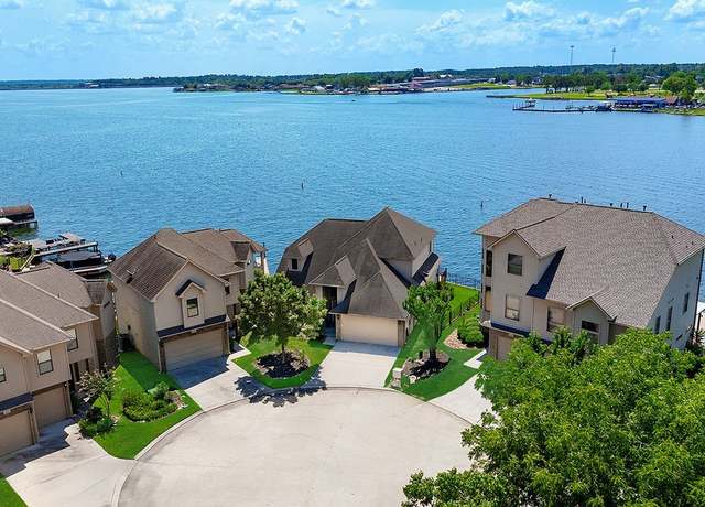 Property at 326 Old Aqua Lndg W, Conroe, TX 77356, 3 beds, 2.5 baths