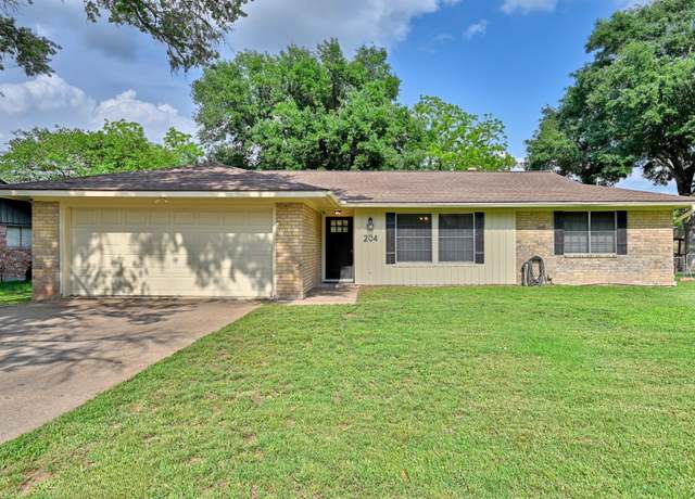 Property at 204 Meadow Ln, Brenham, TX 77833, 3 beds, 2 baths