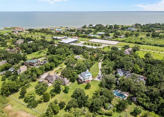 Property at 570 Surf Oaks Dr, Seabrook, TX 77586