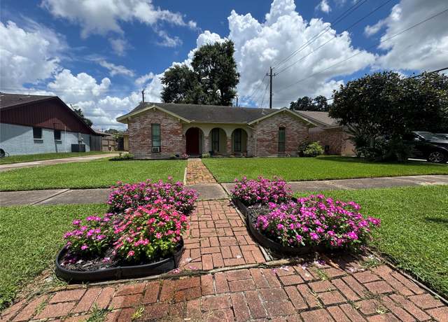 Property at 8235 Gulfwood Ln, Houston, TX 77075, 3 beds, 2 baths