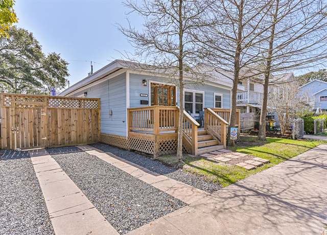 Property at 1615 Avenue L, Galveston, TX 77550, 3 beds, 2 baths