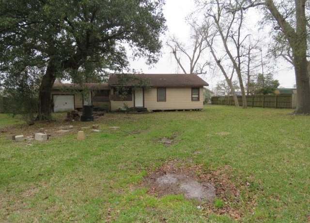 Property at 807 S 12th St, Nederland, TX 77627, 2 beds, 1 bath