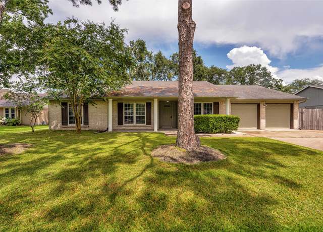 Property at 1209 W Castlewood Ave, Friendswood, TX 77546, 3 beds, 2 baths