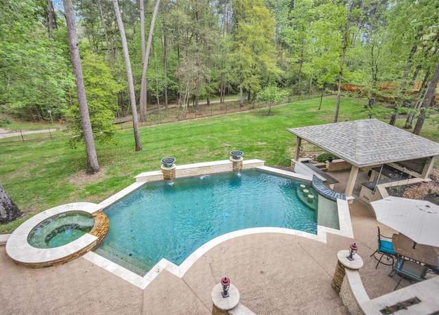 Property at 1904 Cliff Manor Dr, Conroe, TX 77304, 4 beds, 4 baths
