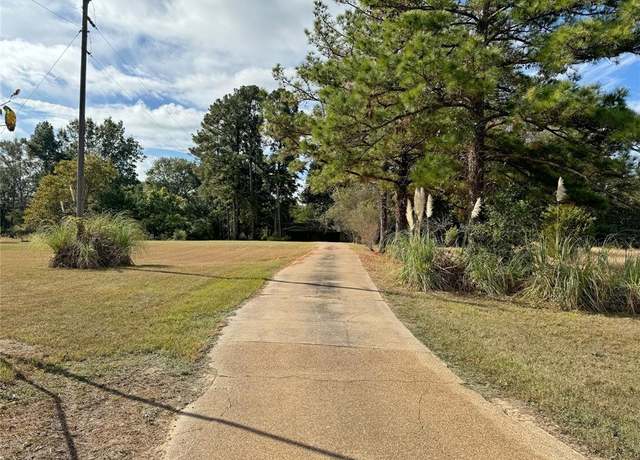 Property at 191 Palmetto Dr, Oakhurst, TX 77359, 3 beds, 2 baths