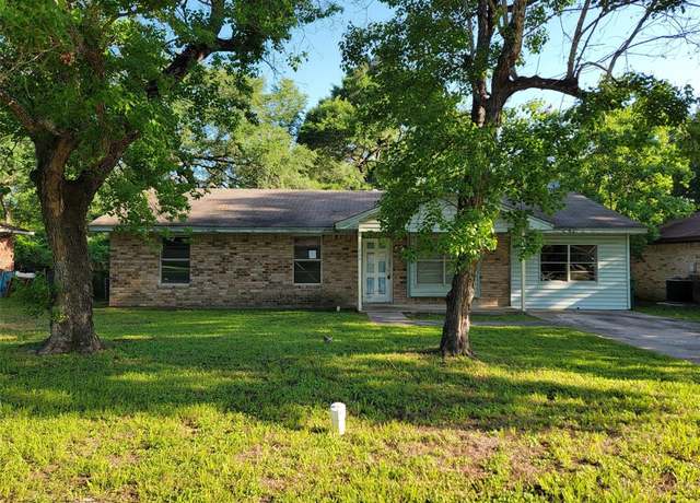 Property at 203 N Forest Dr, Willis, TX 77378, 3 beds, 2 baths