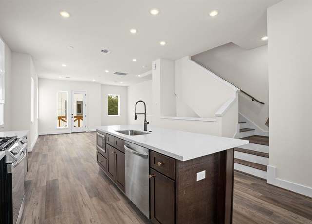 Property at 3905 Pinemont Dr Unit G, Houston, TX 77018, 3 beds, 3.5 baths