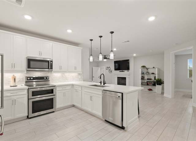 Property at 6804 Westview Dr #1307, Houston, TX 77055, 3 beds, 2 baths