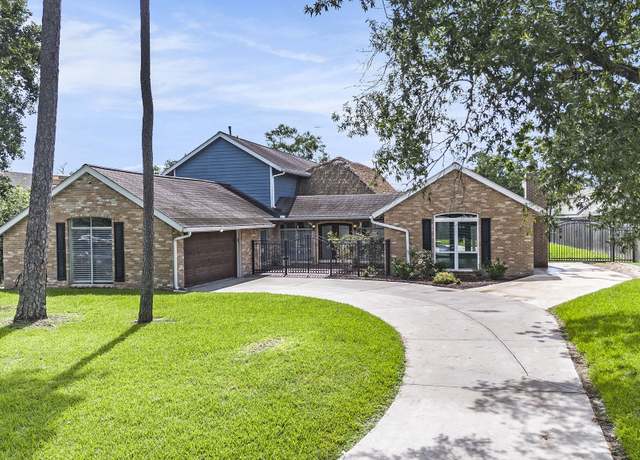 Property at 3014 Bayou Dr, La Porte, TX 77571, 4 beds, 2.5 baths