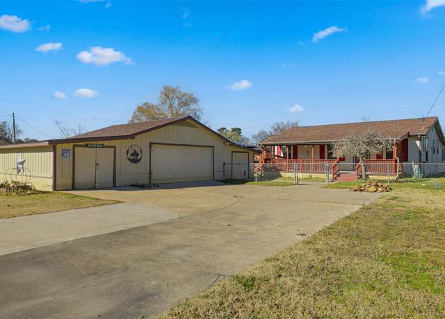 Property at 53 Lake View Dr, Huntsville, TX 77320, 3 beds, 1.5 baths