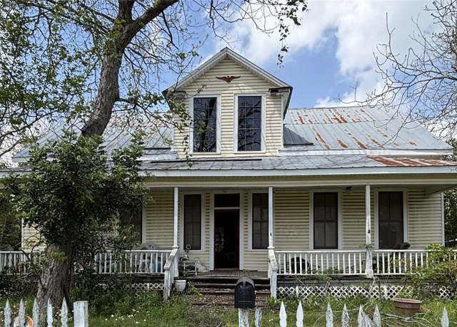 Property at 401 N College St, Weimar, TX 78962, 3 beds, 2.5 baths