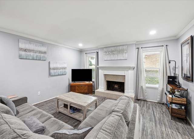 Property at 2592 Bering, Houston, TX 77057, 3 beds, 2.5 baths
