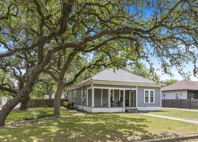 Property at 212 Whitfield St, Yoakum, TX 77995, 3 beds, 2 baths