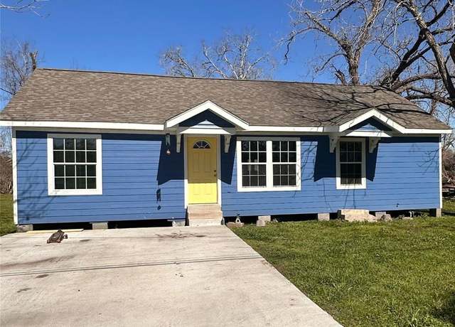 Property at 504 Cedar St, Sweeny, TX 77480, 3 beds, 2 baths