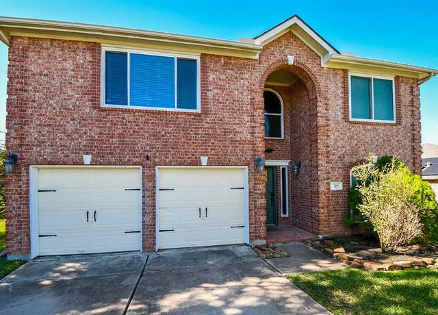 Property at 323 Cape Conroe Dr, Montgomery, TX 77356, 4 beds, 2.5 baths