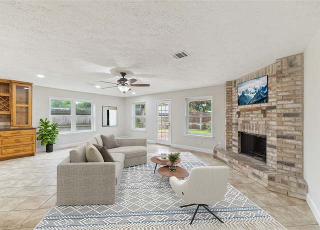 Property at 4010 Bluebonnet Trl, Deer Park, TX 77536, 3 beds, 2 baths
