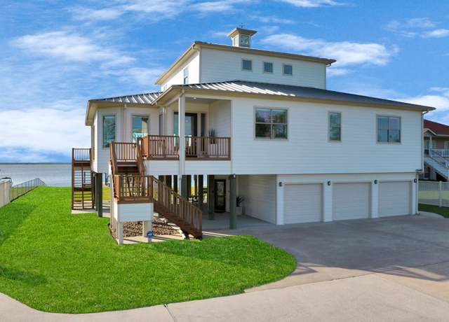Property at 438 S Burnett Dr, Baytown, TX 77520, 3 beds, 3.5 baths