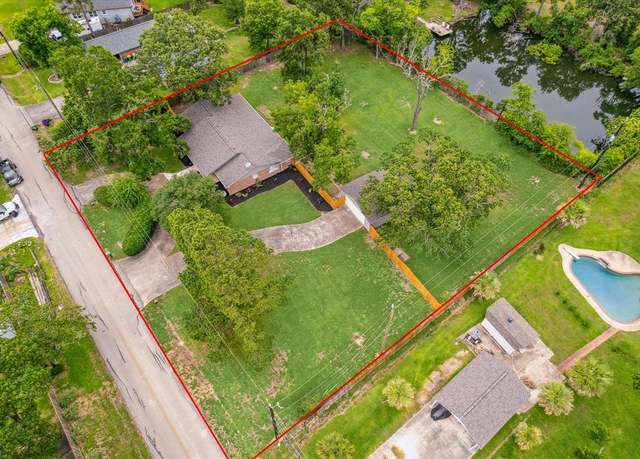 Property at 4609 Neal Dr, Seabrook, TX 77586, 4 beds, 2 baths