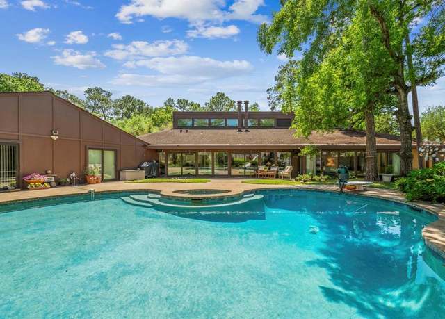 Property at 10318 Pine Forest Rd, Houston, TX 77042, 4 beds, 3.5 baths