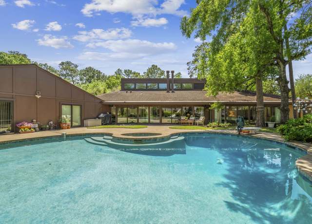 Property at 10318 Pine Forest Rd, Houston, TX 77042, 4 beds, 3.5 baths