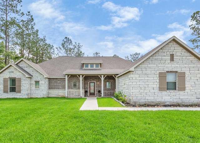 Property at 9846 Guadalupe St, Conroe, TX 77303, 3 beds, 2 baths