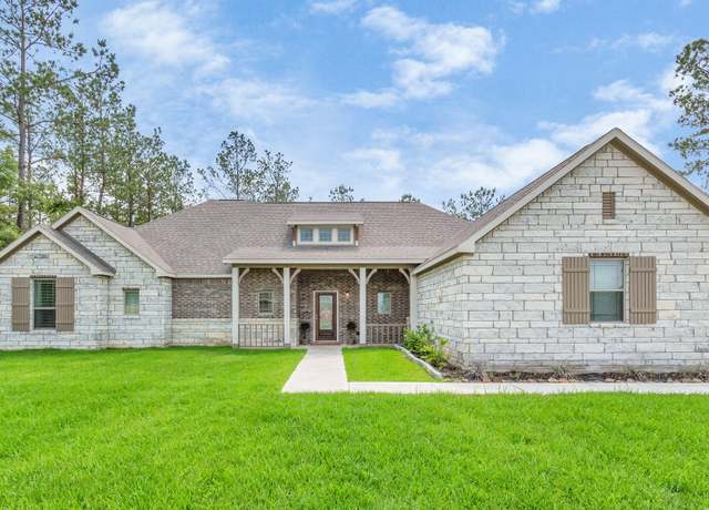 Property at 9846 Guadalupe St, Conroe, TX 77303, 3 beds, 2 baths