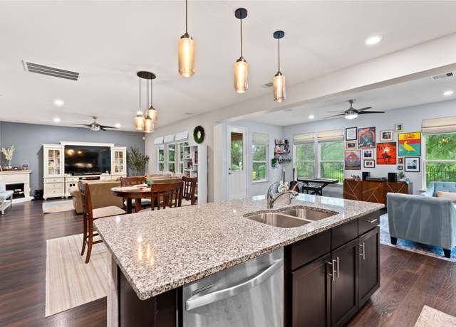 Property at 1942 Elkington Cir, Conroe, TX 77304, 3 beds, 2.5 baths