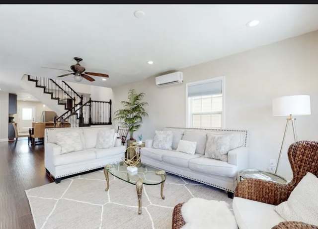 Property at 1724 Market St, Galveston, TX 77550, 3 beds, 2.5 baths