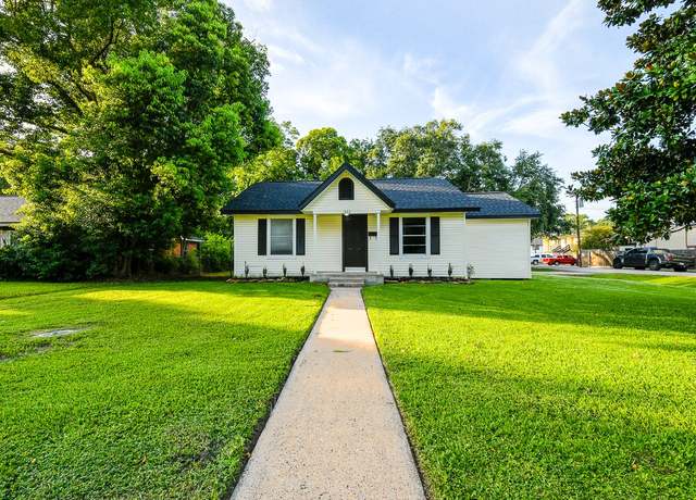 Property at 1302 W Adoue St, Alvin, TX 77511, 3 beds, 2 baths