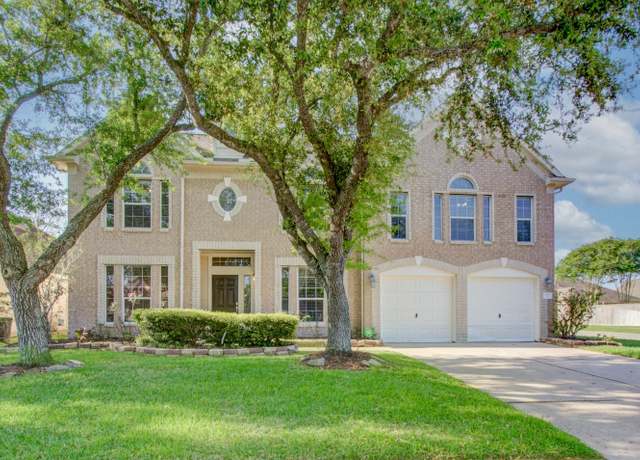 Property at 2210 Waters Edge Ln, League City, TX 77573, 5 beds, 3.5 baths