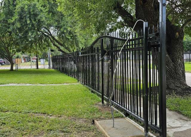 Property at 7602 Dixie Dr Dr, Houston, TX 77087, 4 beds, 2 baths