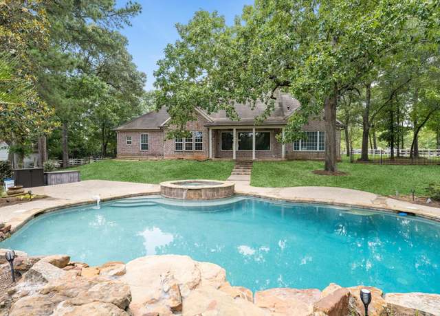 Property at 8998 Stone Oak Dr, Montgomery, TX 77316, 4 beds, 3 baths