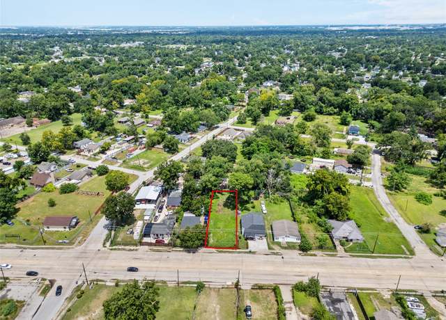 Property at 924 W Little York Rd, Houston, TX 77091