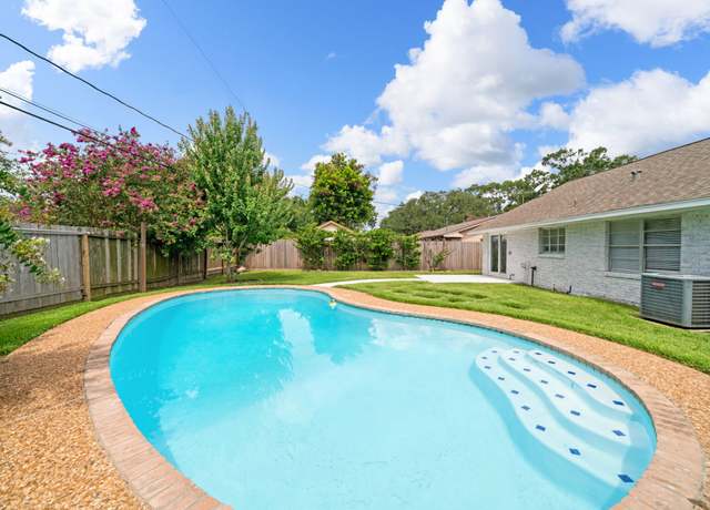 Property at 2111 Bron Holly Dr, Houston, TX 77018, 3 beds, 1.5 baths