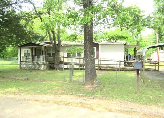 Property at 1541 S Sycamore St, Crockett, TX 75835, 3 beds, 2 baths