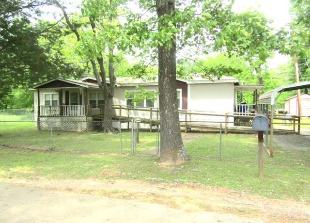 Property at 1541 S Sycamore St, Crockett, TX 75835, 3 beds, 2 baths