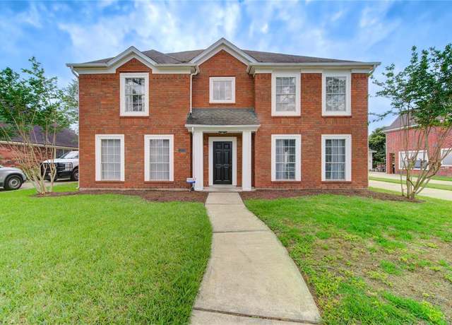 Property at 1322 Village Garden Dr, Missouri City, TX 77459, 4 beds, 2.5 baths