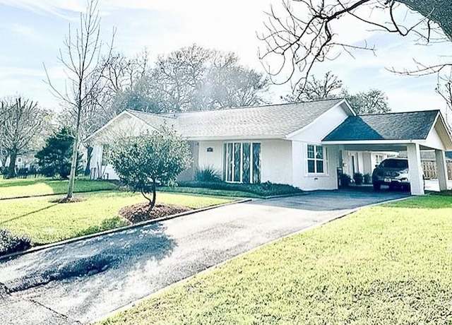Property at 521 Pecan St, Wharton, TX 77488, 4 beds, 3.5 baths