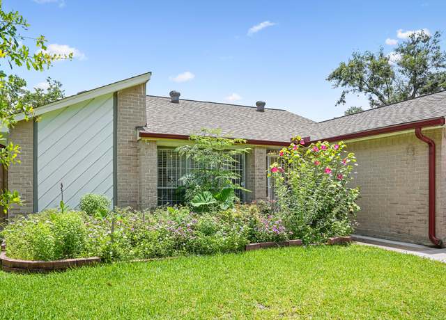 Property at 4718 Misty Shadows Dr, Houston, TX 77041, 3 beds, 2 baths