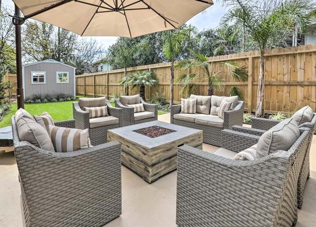 Property at 1105 Avenue L, Galveston, TX 77550, 2 beds, 1.5 baths