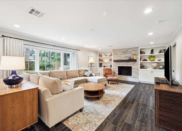 Property at 14330 Carolcrest Dr, Houston, TX 77079, 4 beds, 2.5 baths