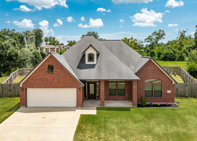 Property at 524 Lexington Ave, Clute, TX 77531, 4 beds, 3 baths