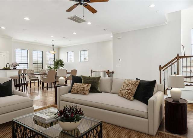 Property at 5308 Larkin St Unit B, Houston, TX 77007, 3 beds, 3.5 baths